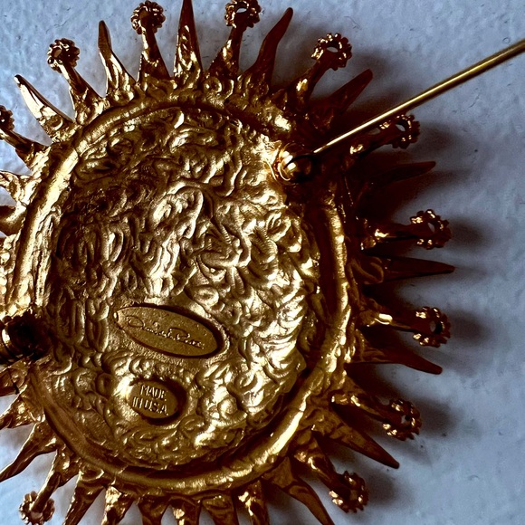 Oscar De La Renta Gold Brooch Pin - Picture 6 of 9